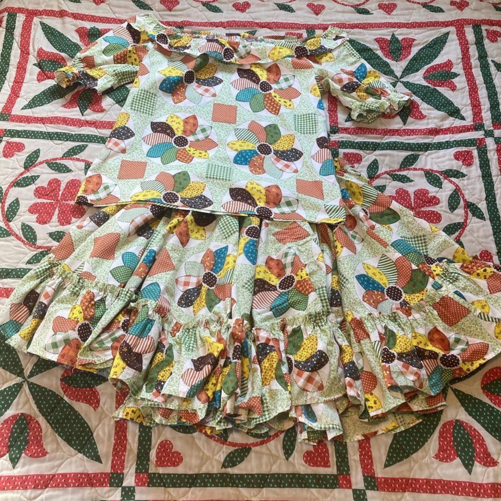Handmade Square Dancing Set - Picture 8 of 8